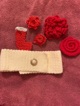 5 Hand Made Crochet Knitted Christmas Pins Brooches Head Wrap Wreath Sto... - $8.09 CAD