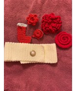 5 Hand Made Crochet Knitted Christmas Pins Brooches Head Wrap Wreath Sto... - $8.09 CAD
