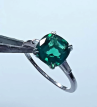 Cuscino Taglio 4Ct Verde Smeraldo 14K Placcato Oro Bianco Handmade Anello per - £88.69 GBP