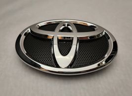 TOYOTA CAMRY 2010 2011 FRONT GRILL EMBLEM US SHIPPING - £31.07 GBP