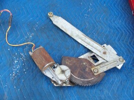 1977 COUGAR RIGHT DOOR WINDOW REGULATOR &amp; LIFT MOTOR OEM USED ORIG MERCU... - $4,158.32 MXN