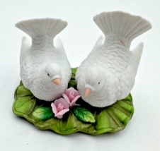 Vintage Lefton China White Doves Love Birds 3x2.5&quot; Figurine Pink Roses 1985 - $14.84