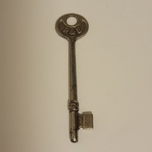 R &amp; E #1 Solid Barrel 3 5/8&quot; Skeleton Key Original Antique - $19.98 CAD