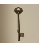R &amp; E #1 Solid Barrel 3 5/8&quot; Skeleton Key Original Antique - $19.96 CAD