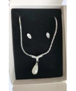 Avon Pearlesque/CZ Tear Drop necklace and earrings Silver Tone Gift Set ... - £19.65 GBP