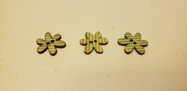 Novelty Buttons (New) 3/4" (3) Wooden Teal Stripe Flower #716 - $3.53