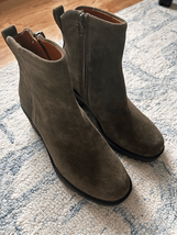 Zodiac green chunky heels boots suede size 7.5 - $54.45