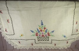 VINTAGE Table Runner Hand Stitched Basket of Flowers  21&quot; x  23&quot; Lace Border. - £10.01 GBP