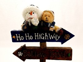 Christmas Crossroads Arrow Sign Post Figurine, Snowman &amp; Bear, Vintage Resin - £31.29 GBP