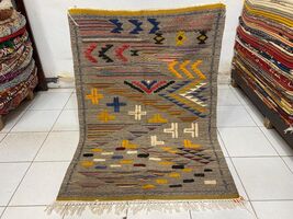 Handmade Akhnif Kilim Rug: Moroccan Berber Design (100cm/145cm) - $459.00