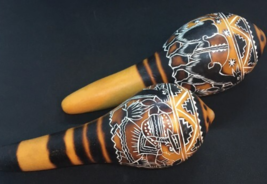 2x Peruvian Handmade Carved Calabash Maracas Rattles Folk Art Ethnic Shaker - €30,59 EUR