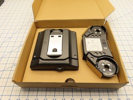 GM 84230415 Headrest Tablet Holder Mount Universal Rear General Motors - $1,375.83 MXN