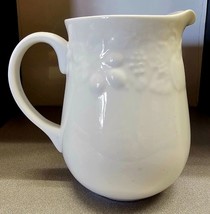 Gibson Designs 64 Oz. China Water Pitcher 7-1/2&quot; New Vintage - £14.33 GBP