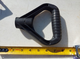 23EE27 D-HANDLE FROM SHOVEL, 5-3/4&quot; X 5-3/4&quot; X 1-1/8&quot;, VERY GOOD CONDITION - £3.08 GBP