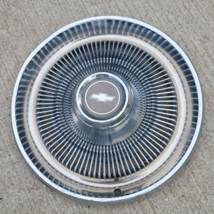 1970-1975 Chevrolet Chevelle Blazer Suburban 10 20 Pickup Van HUBCAP - $29.69