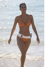 Halle Berry sexy bikini pose 18x24 Poster - $23.99