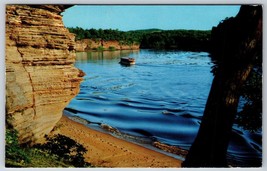 River Scene and Boat Lower Dells Wisconsin River WI UNP Chrome Postcard K6 - £2.10 GBP