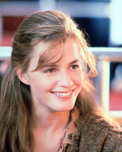 Elisabeth Shue Smiling Portrait Head and Shoulders 16x20 Canvas Giclee - £53.01 GBP