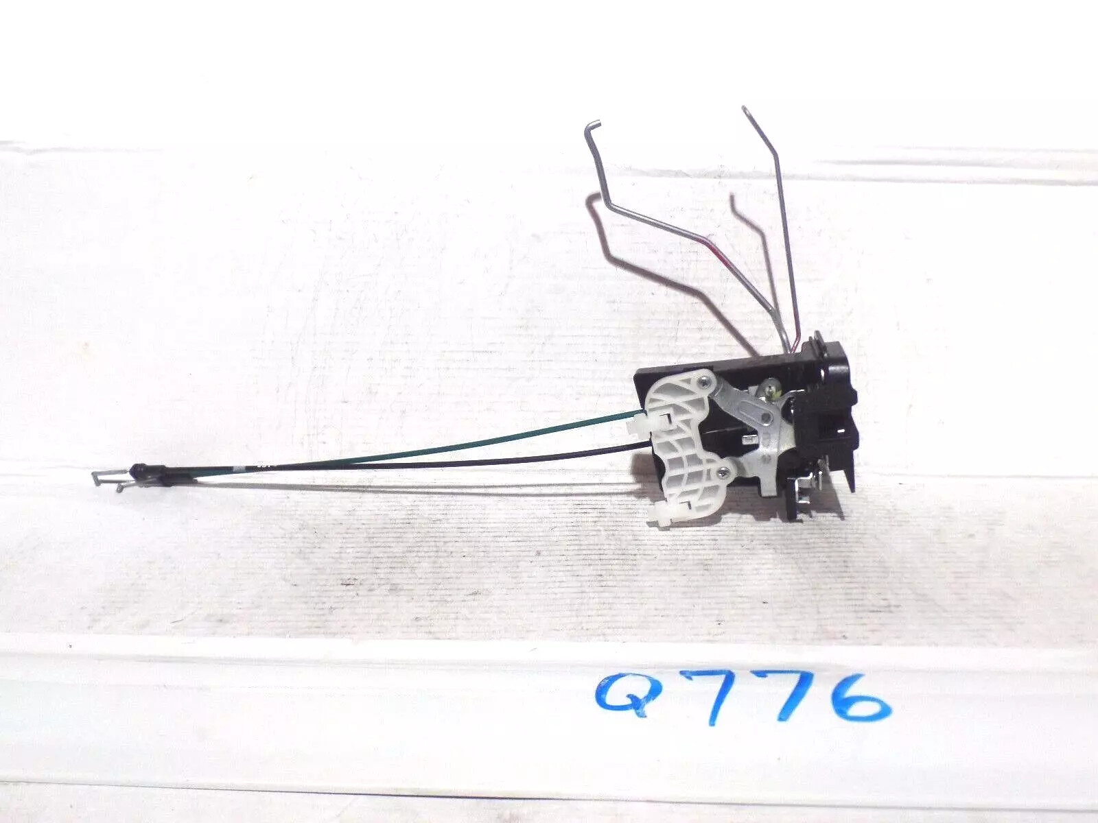 New OEM Front RH Manual Door Latch 2003-2009 Kia Spectra 81320-2F020 813... - $39.60
