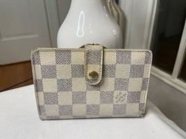 Lock It In: Louis Vuitton Damier Azur Kiss-Lock Wallet – Project Chic - $58.41