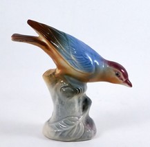 Bird Figurine Ceramic Hand Painted Bird Sitting on Tree Stump Glazed 4.25&quot; - £9.78 GBP