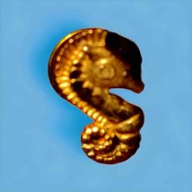 Really cute antique gold seahorse pin - $22.77