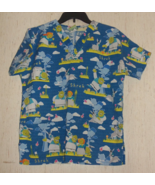 EXCELLENT WOMENS SHREK, FIONA &amp; DONKEY NOVELTY PRINT SCRUBS TOP  SIZE XS - $32.18 CAD