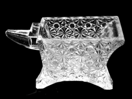 Vintage SMITH Or L.G. WRIGHT GLASS Anvil Toothpick Holder DAISY AND BUTTON - $11.98