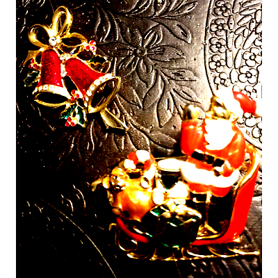 Beautiful~Christmas~Vintage Brooch Lot - $13.86