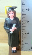 1981 Wilton Cake Topper Plastic Figurine Girl Graduation In Black Cap &amp; ... - $84.62 MXN