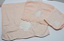 Vintage Ames Peach Sea Shell Towel 3 Piece Set Hand towels and Washcloth - £15.84 GBP