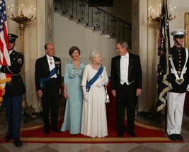 President George W. Bush at White House with Queen Elizabeth II Photo Print - £7.02 GBP+