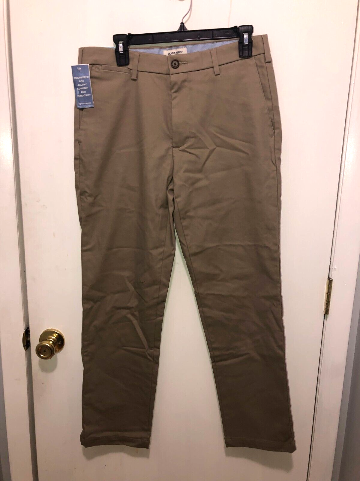 Primary image for NWT Dockers The Clean Khaki Slim Tapered FIt Mens Pants 31X30 Comfort Waistband