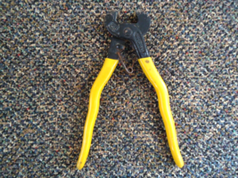 Drop Forged Yellow Handle Nail Pulling Pliers " Great Collectible Item " - $25.99