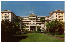 Moana Surfrider Hotel Lawn View w Flag Vtg Waikiki Hawaii Hotel Postcard - £7.90 GBP