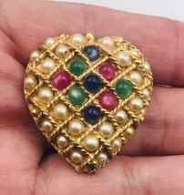Vintage Gold Toned Heart Shaped Brooch Pin w/ Rope Netting &amp; Colored Fau... - £7.44 GBP