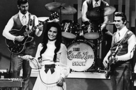 Loretta Lynn 1960&#39;s in Concert with The Nashville Tennesseans 18x24 Poster - £18.79 GBP