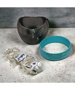 Chunky hinged bangle,  vintage pretty teal bangle,and silvertone stretch... - $27.24 CAD