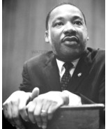 MARTIN LUTHER KING JR. AT THE PODIUM 8X10 PUBLICITY PHOTO - $12.42 CAD
