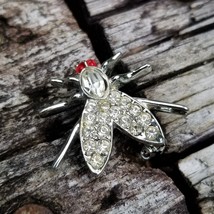 Silver Tone Rhinestone Fly Brooch - $164.19 MXN