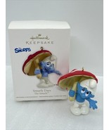 2012 Hallmark Ornament Smurfy Days - The Smurfs Standing Under Mushroom ... - £7.43 GBP