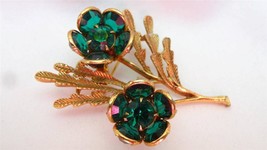 Vintage Goldtone Filgree Bezel Rhinestones Emerald Green Flower Brooch Pin - £18.78 GBP