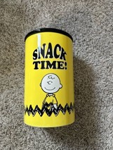 SNOOPY PEANUTS CHARLIE BROWN CERAMIC Treat JAR Treat Canister 2021 Yello... - £21.69 GBP