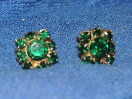 Vintage Earrings 15mm 9 Rhinestone gold tone emerald green crystal screw back - £11.50 GBP