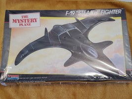 Stealth F-19 Fighter Mystery Plane Monogram SnapTite 1:72 Model Kit 1128 - $79.19