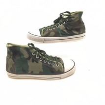 Traditional Green Camo High Top Sneakers Men&#39;s 7 / Women&#39;s 9 - $12.00