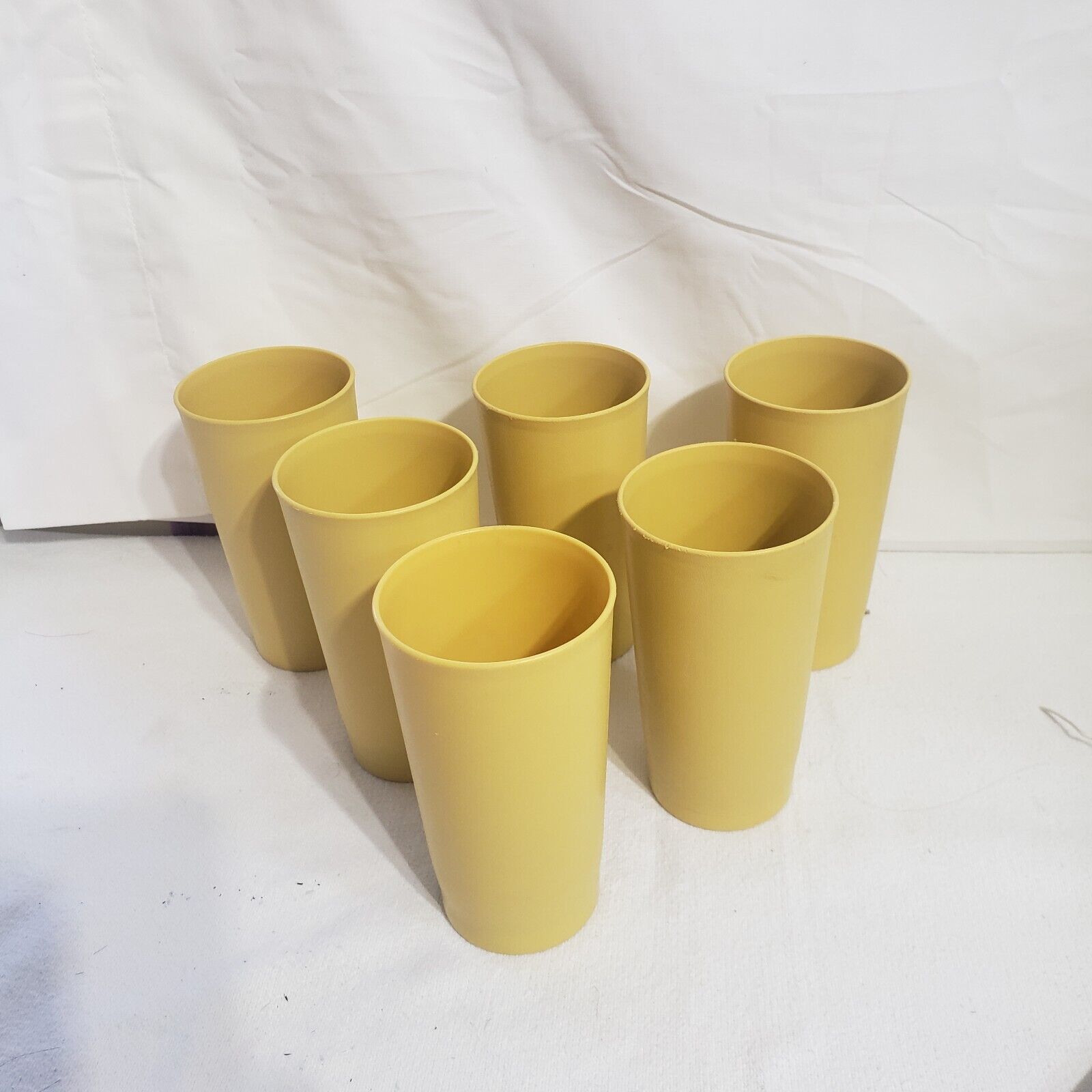 Primary image for Tupperware Tumblers #873 Glasses 12 oz Vintage Harvest Gold Yellow Lot of 6 Cups