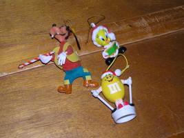 Vintage to Now Lot of 3 Plastic Disney Goofy Santa Tweety Bird &amp; Yellow M &amp; M - £7.44 GBP