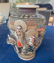 Antique Japanese Satsuma High Relief Vase 8.5&quot; - Marked - $2,851.02 MXN