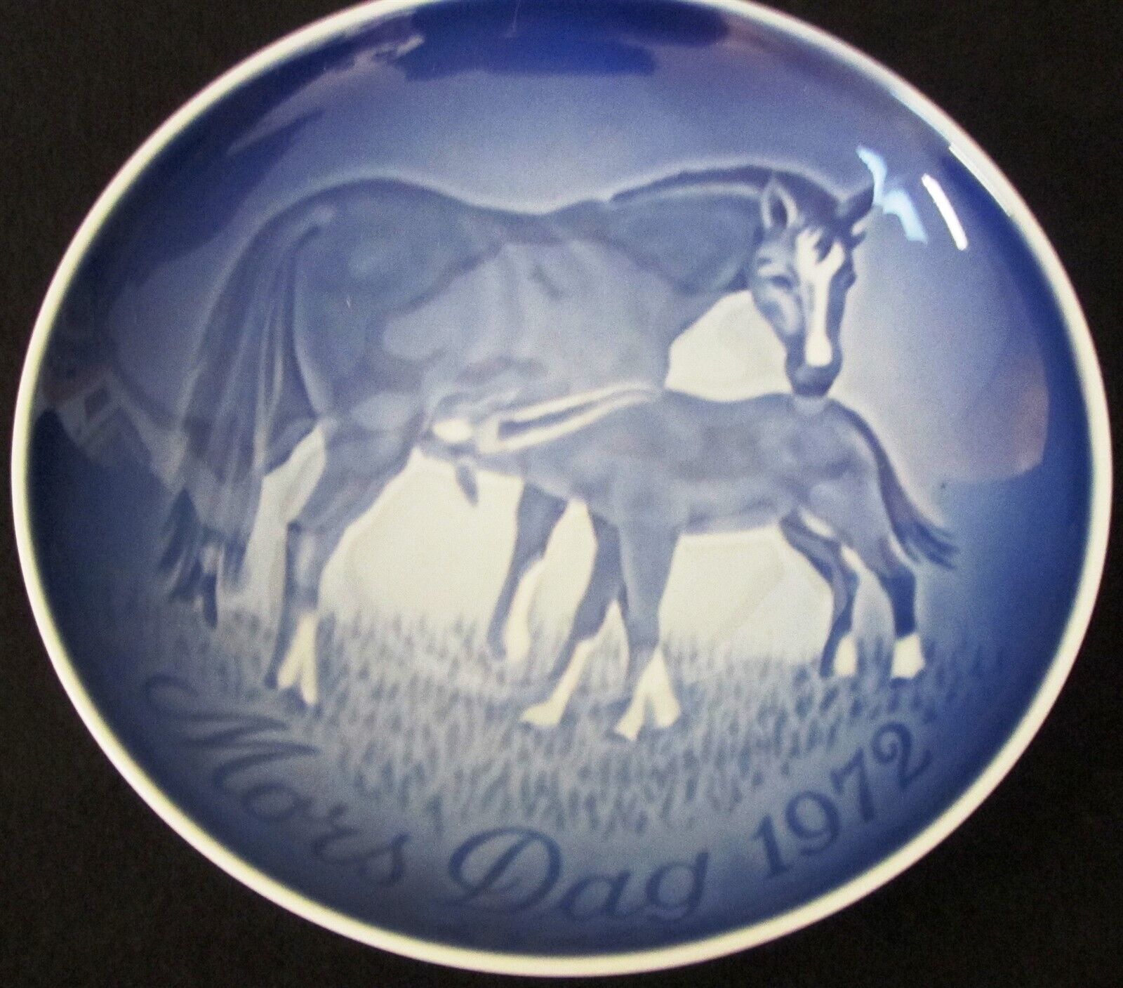 ROYAL COPENHAGEN BLUE PORCELAIN HORSES PLATE MOTHER&#39;S DAY 1972 DENMARK 6&quot; - $4.00